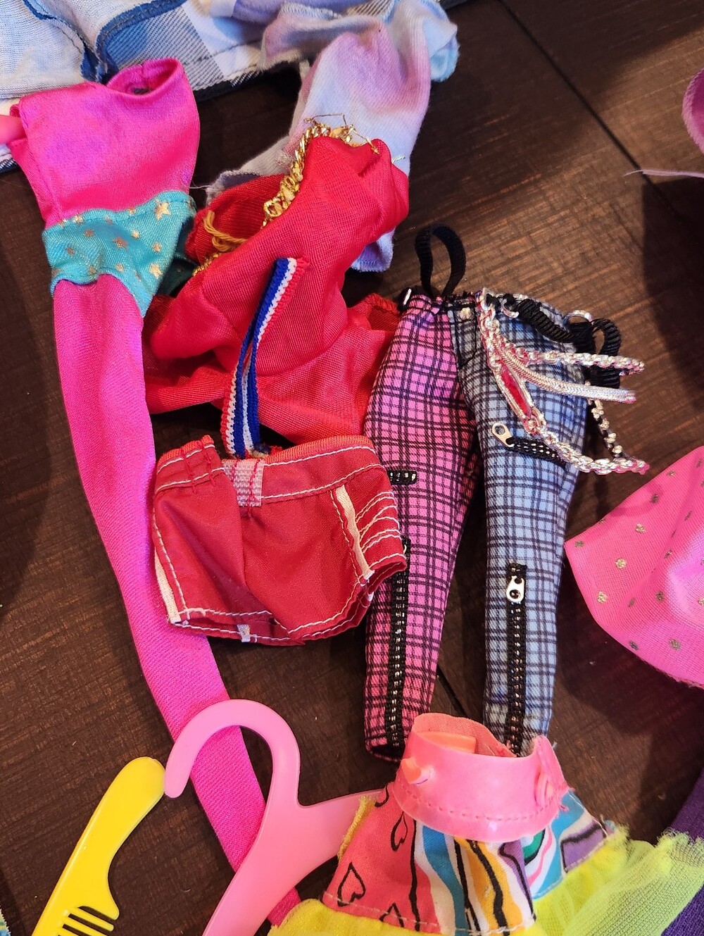 Barbie And Skipper New And Used Clothing And Accessories Huge Lot - Picture 5 of 10